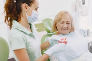 Learn how a mobile dentist for seniors in Riverside, CA, can help your loved one with Alzheimer's. 